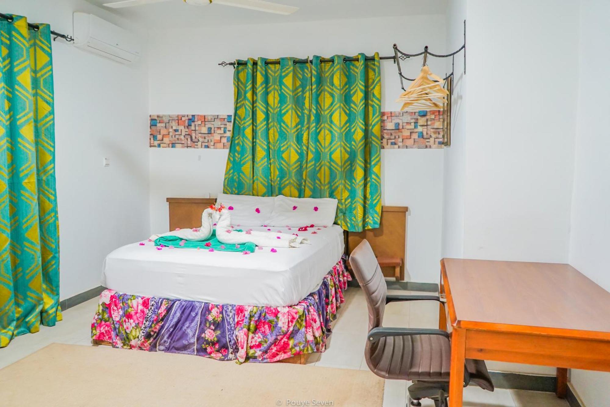Mgm Apartments Gambia Kololi Exteriör bild