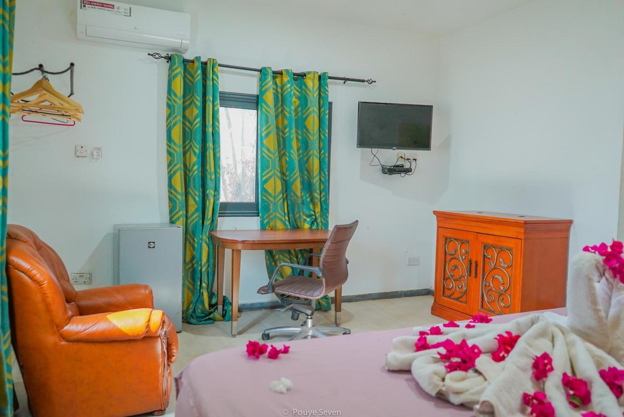 Mgm Apartments Gambia Kololi Exteriör bild