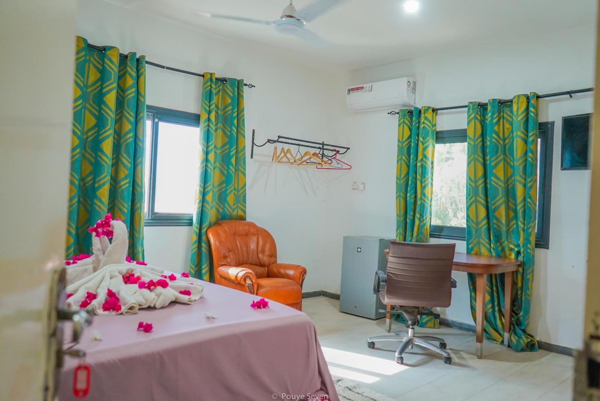 Mgm Apartments Gambia Kololi Exteriör bild